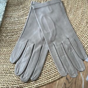 Taupe leather gloves